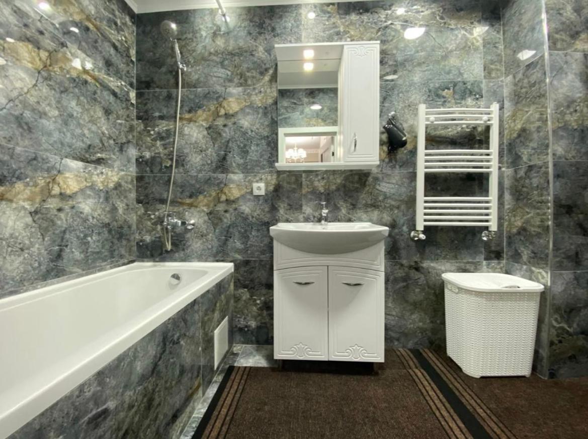 Luxury Oasis Flat Apartamento Chisinau Exterior foto